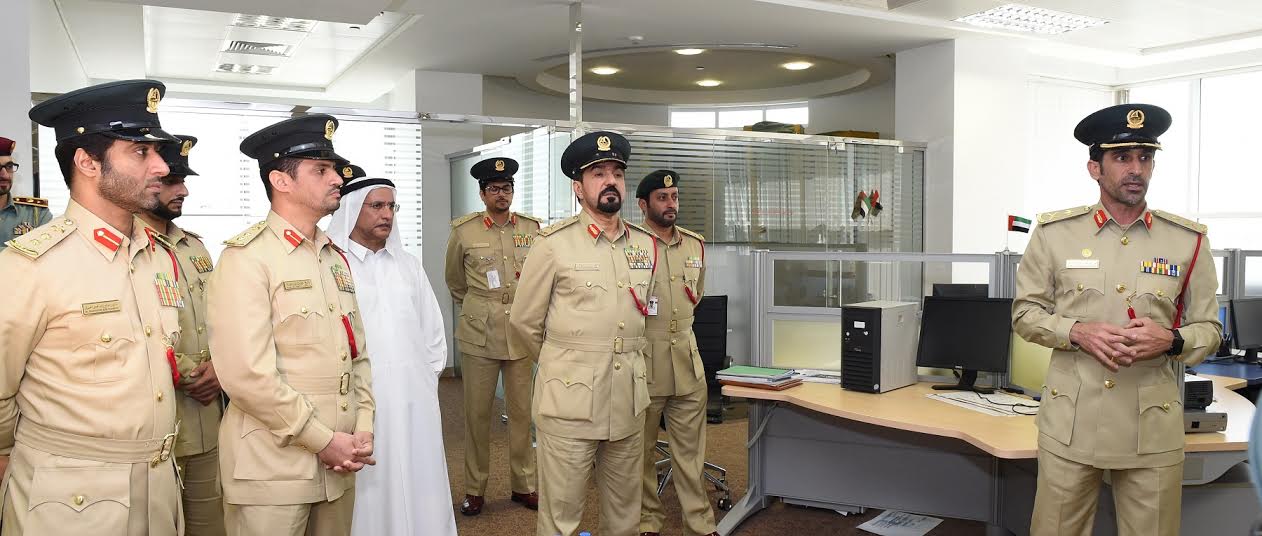 Dubai Police Chief receives International Summit for Best Police Applications' team 